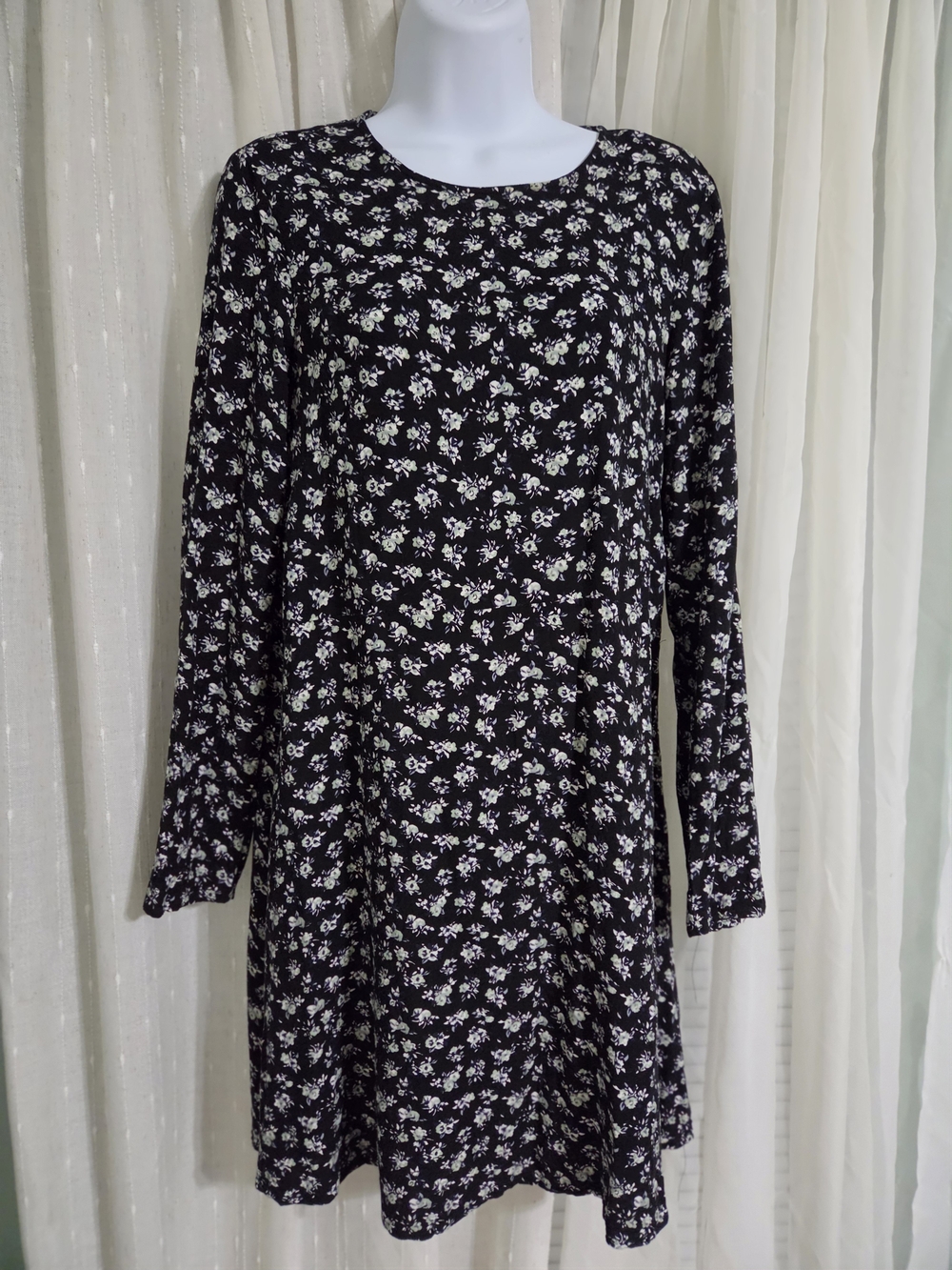 H&M Black Floral Long-Sleeve Swing Dress